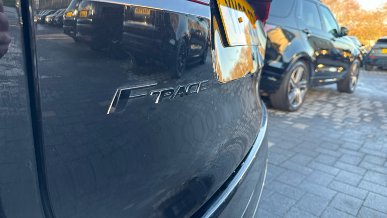 Jaguar F-Pace 2.0 D200 R-Dynamic Black 5dr Auto AWD Diesel Estate